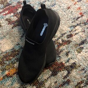 Skechers Women’s Black Slip-On Walking Sneakers (Dry Foam) sz11